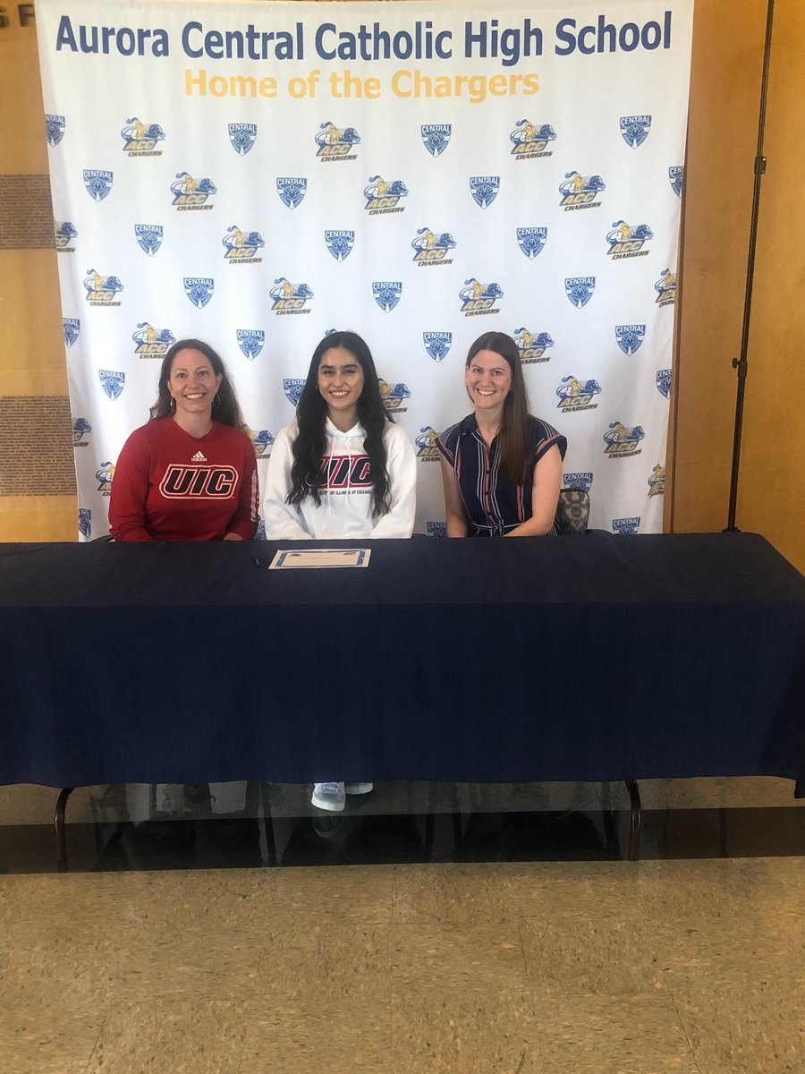 ACC_Athletics's tweet photo. Congratulations to Isabel Martinez on her commitment to dance at UIC!! https://t.co/6Xr76es065