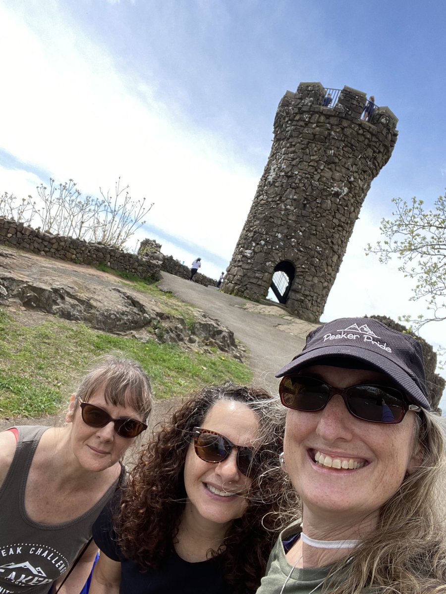 PeakersLI's tweet photo. @MyPeakChallenge @SamHeughan beautiful day for a @nepeakers peaker meet up of #longislandpeakers and @NwEnglndPeakers at   #castlecraig fun to fly the flag together and enjoy the ☀️☀️☀️. We missed 🏴󠁧󠁢󠁳󠁣󠁴󠁿 so found a castle 🏰 here in the 🇺🇸 to visit https://t.co/Ydvg1mtuxA