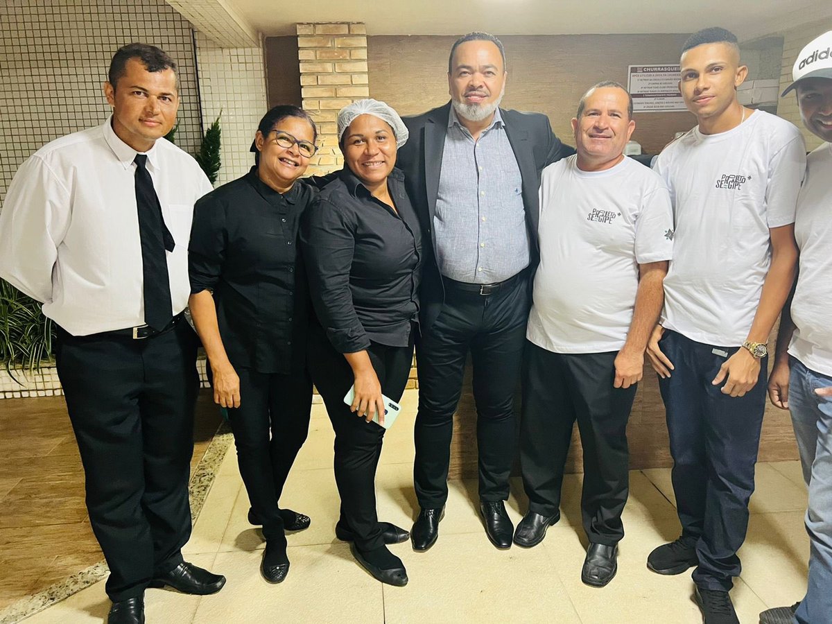 Dia especial em que os meus queridos amigos, Fausto Leite e Durvalina Dantas, firmam noivado. Desejo que Deus abençoe a união de vocês e que o amor dele a fortaleça todos dias. Continuem sendo muito felizes, meus amigos. Parabéns por esse momento!