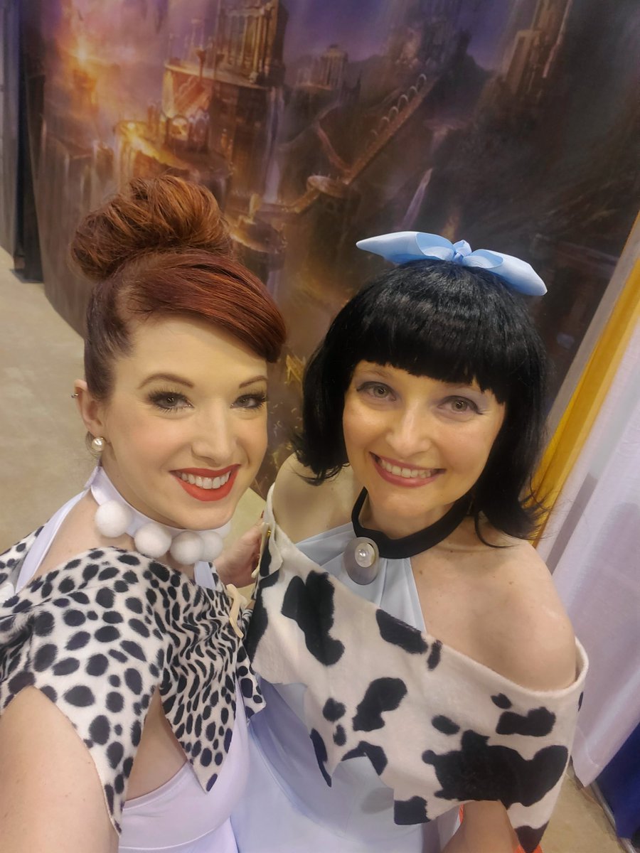 Camille_Stella's tweet photo. So much fun at @fanexpostlouis today with @HeyItsMeLaura 
#betty #wilma #bettyandwilma #flintstones #cosplay https://t.co/iuXYDaJL8m