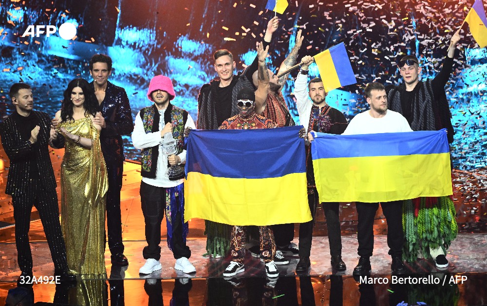 afpfr's tweet photo. L'Ukraine remporte l'#Eurovision2022 #AFP https://t.co/OyTwsaADAL
