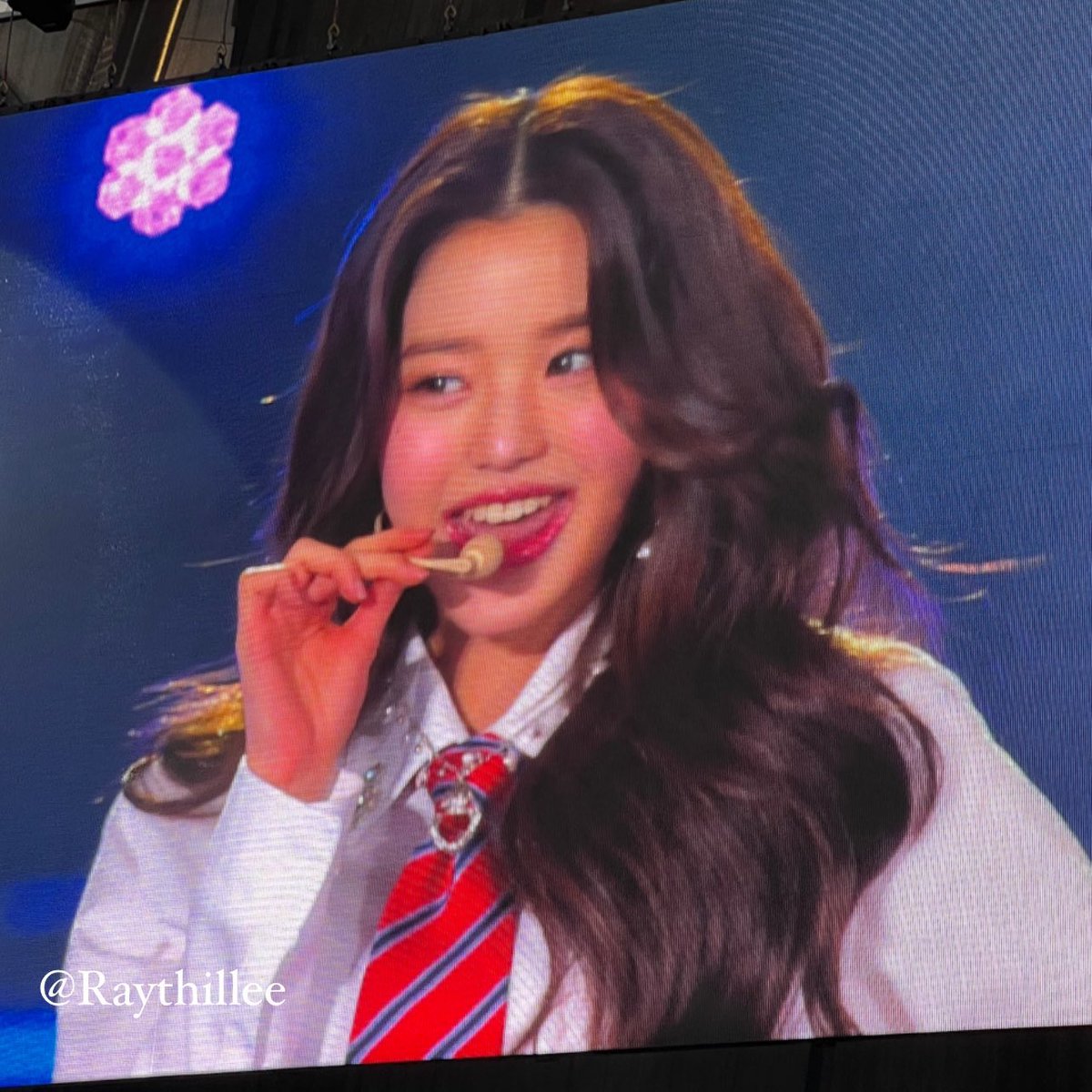 wonyofolder's tweet image. wonyoung in real life: a thread