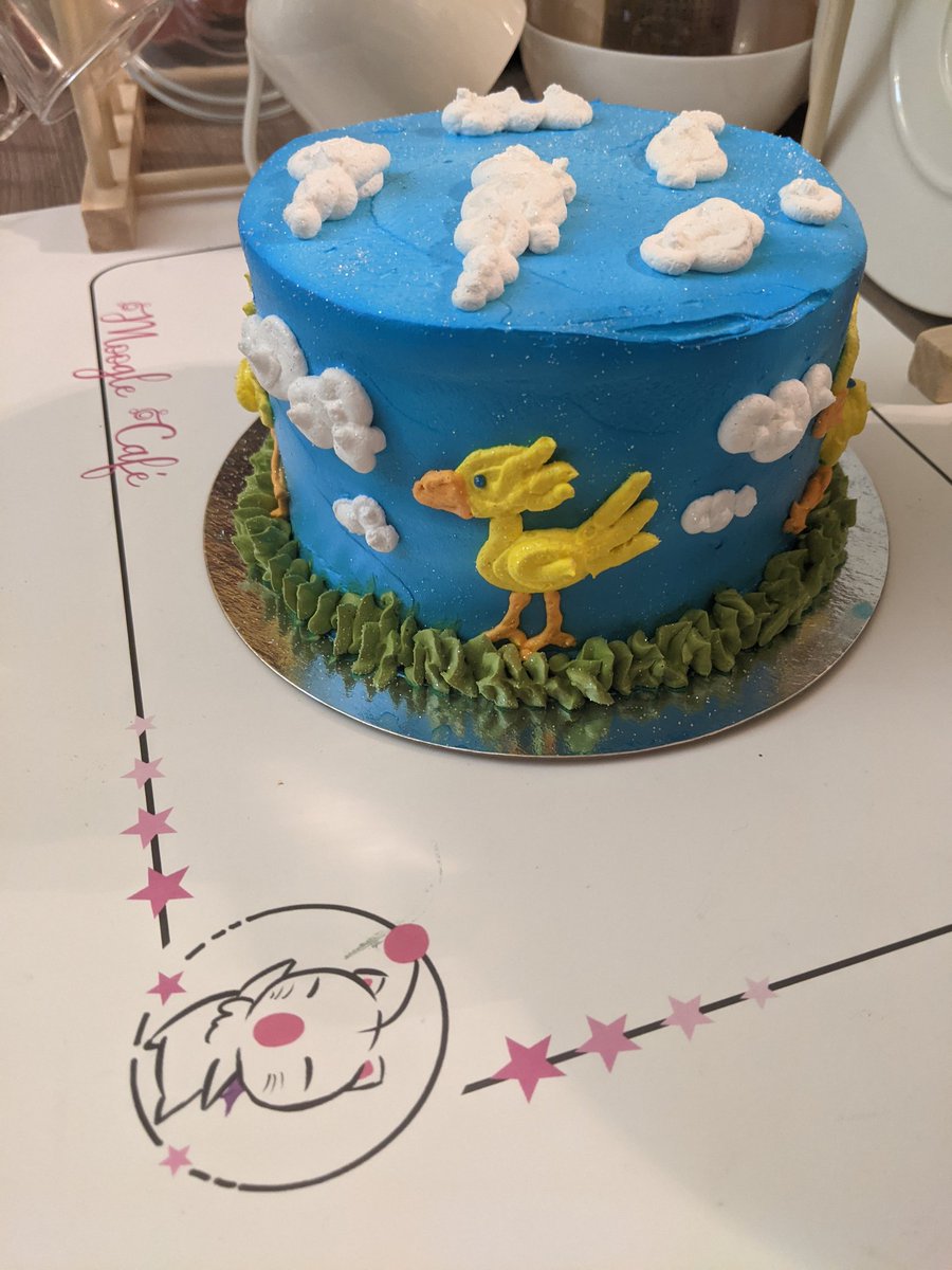 mooglecafe's tweet photo. Look at our running #chocobo cake! You can almost see it running across a field!
#finalfantasy #cake #mooglecafe https://t.co/7HZy2aAYRw