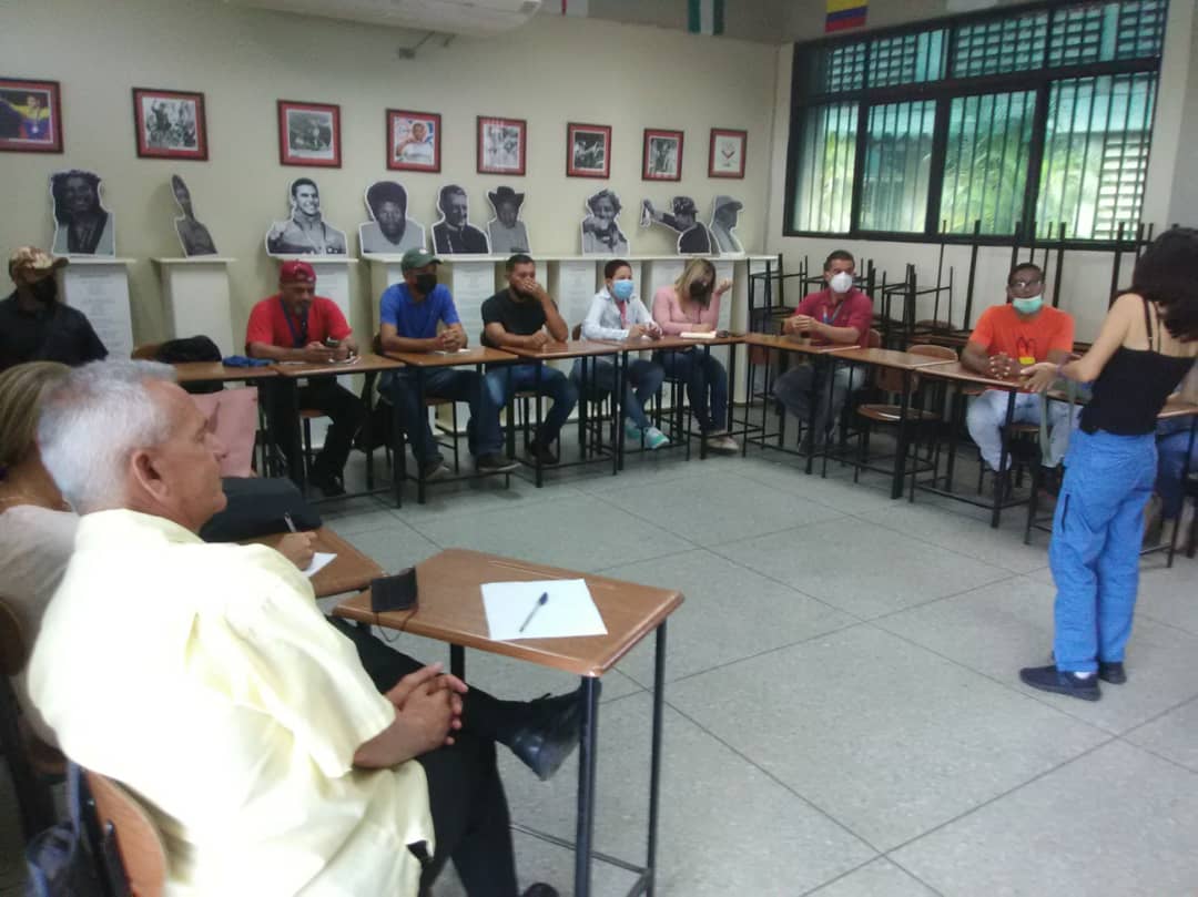 uptlara's tweet photo. #ResumenSemanal Docentes del #PNFD asistieron a la reunión con la Ing Alenis Arévalo para conocer información y lineamientos sobre trabajos de ascensos.
#UptaebActiva
@michellyvivas @olivapineda04 @guerrillando https://t.co/M8OYc1kUrP
