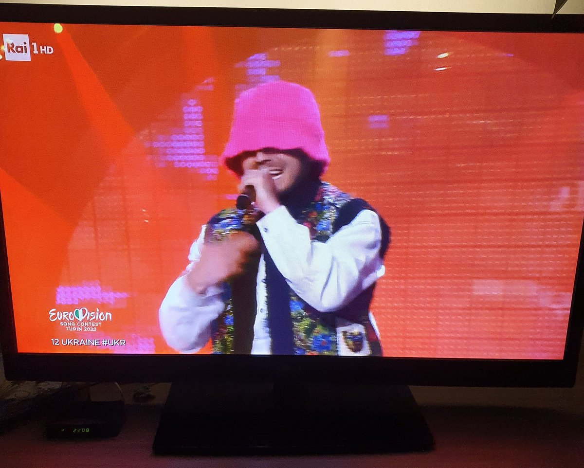 Paoloi96's tweet photo. #Eurovision2022 #eurovisiongr 
L'#Ukraine ha vinto solo e solamente per il "Polically correct"
Lo stesso Politically correct che #UE #USA #NATO usano per fomentare la guerra all'unico scopo di indebolire la #Russia con il popolo ucraino che paga il prezzo, fregandosene della pace https://t.co/BtaiURkeC2