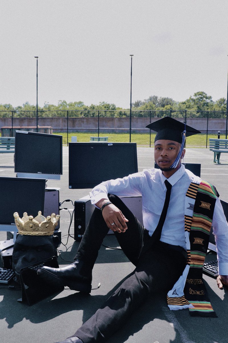 justtrent_'s tweet photo. nothing was the same 👨🏽‍🎓💙🖤
a few of the best years of my life! cheers to new blessings and success 
#Alumstatus #mydu https://t.co/iU0CPtmiaa