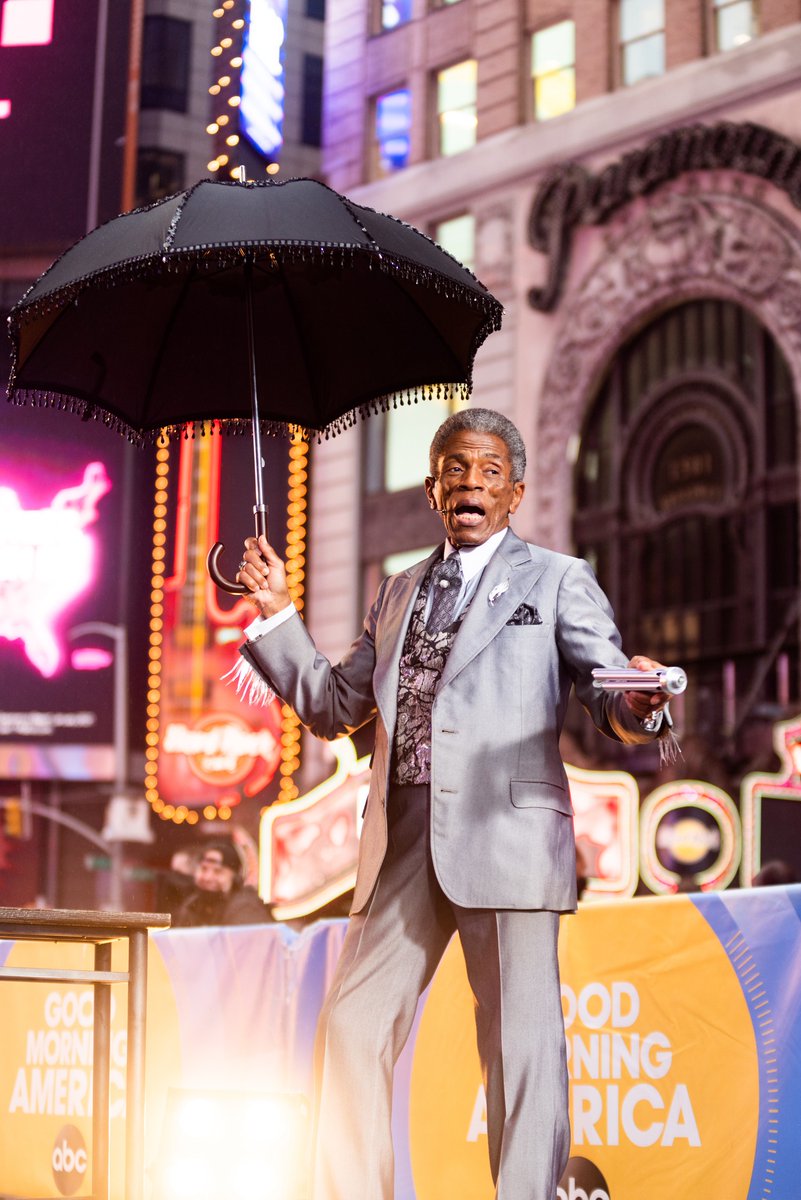 This is your formal reminder that you only have two weeks left to catch <a href="/Andre_DeShields/">André De Shields</a> as Hermes.