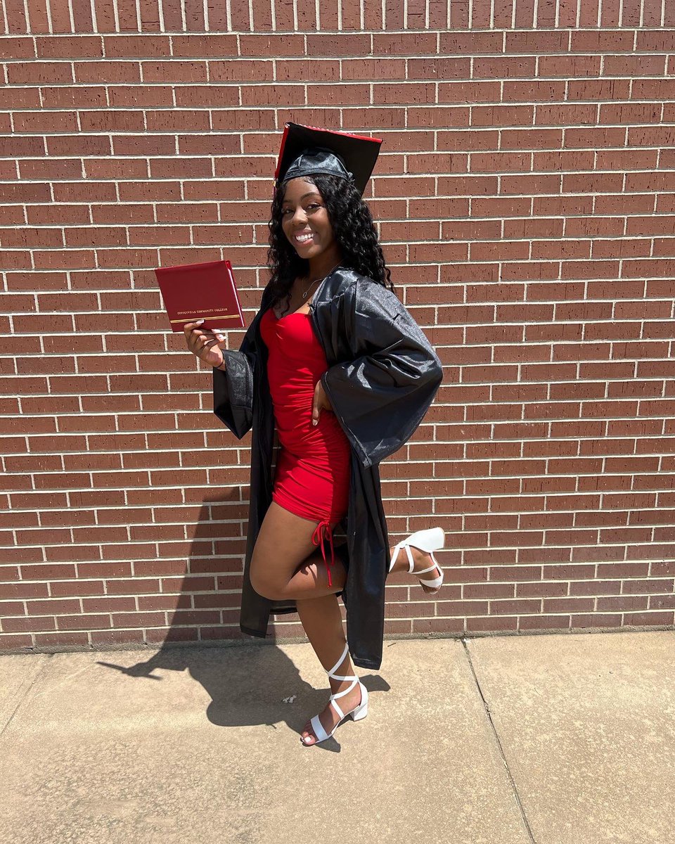 kylee0106's tweet photo. Pretty &amp; Educated ❤️

•
•
•
Associates Degree ✅
Next up Bachelor’s in Elementary Education https://t.co/fgx91230sF