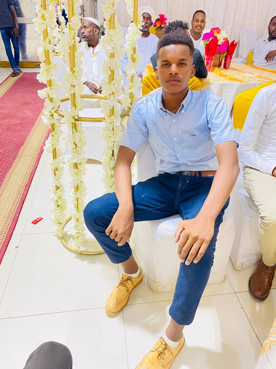 بِتقولِ بعد إذنك.. ممكن أخد شوية من الكاريزما ؟؟