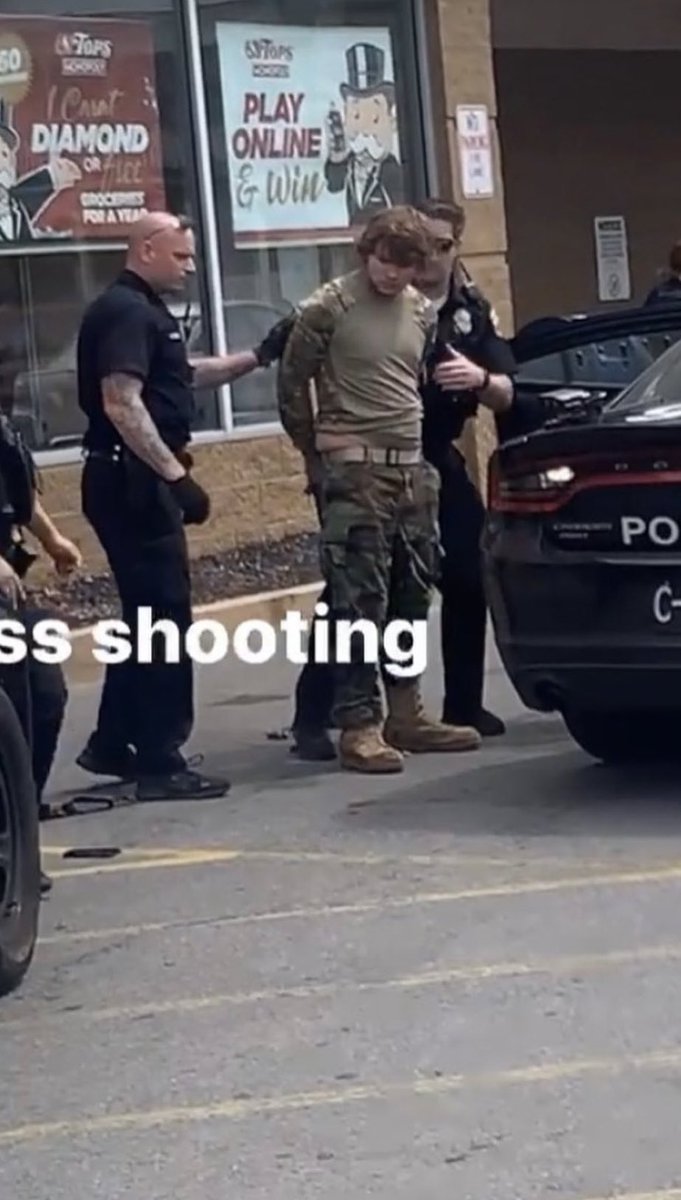 AmyShefrin's tweet photo. We see how the Buffalo police that violently attacked peaceful demonstrators during BLM in 2020 gently held up a white supremacist mass murderer today. https://t.co/G99hZrxFdA