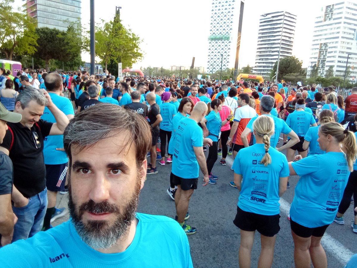 _DDR123_'s tweet photo. Vespre de #runandfun @cursanocturnal1 L'H. Gran organització, fideuà espectacular i una gran participació. Avui @AlexGisela29 baixa d'última hora. Lo important és participar amb el gest solidari i ell ja ho va fer, cm sempre! Una abraçada i q la família es recuperi bé i ràpid! https://t.co/3VZLm2M1g4