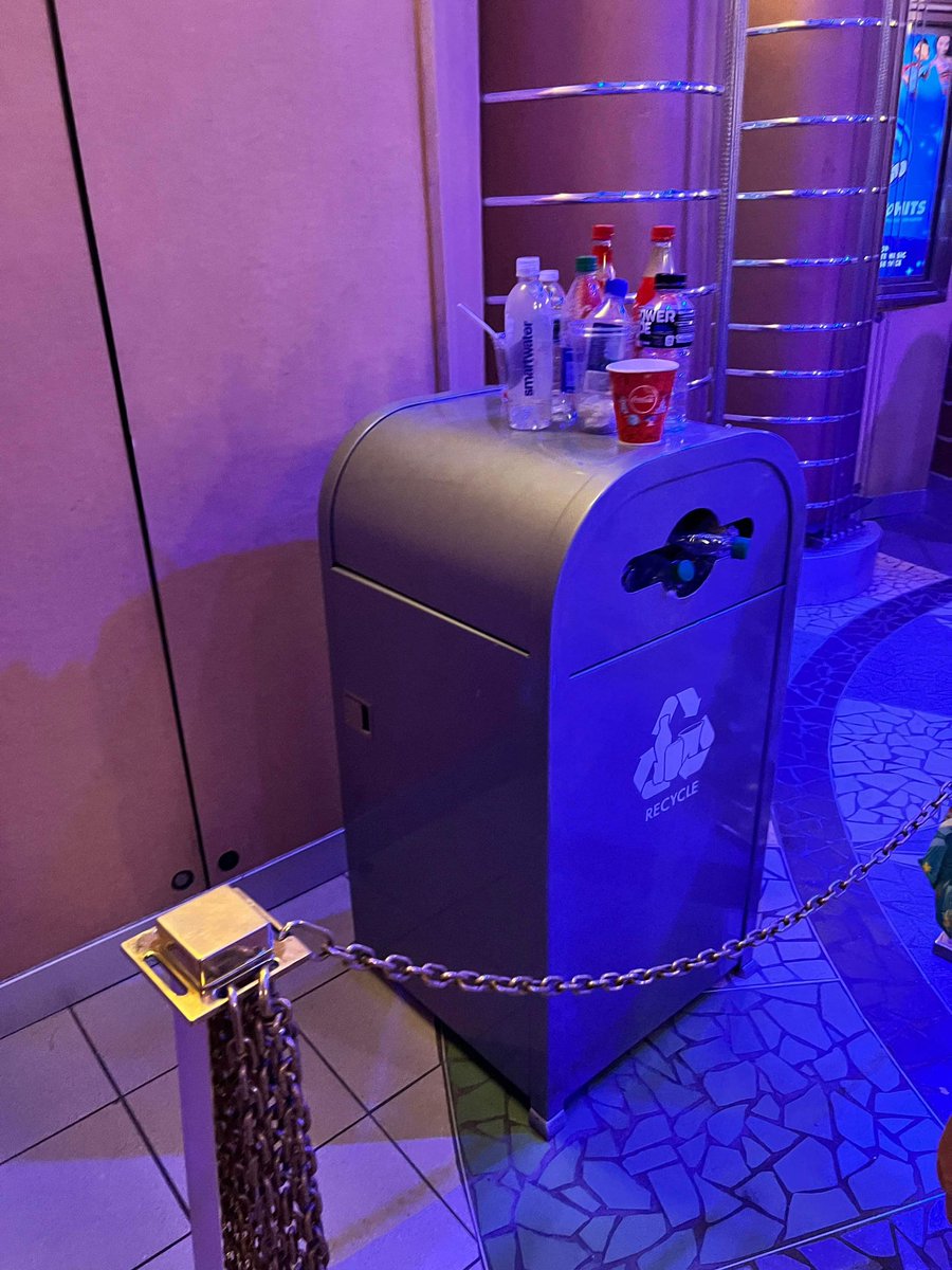windowsjb's tweet photo. #dismaldisney @WaltDisneyWorld 
Get it together, Disney. We're paying more and more every day just to be here and getting less and less. Bring back the magic. https://t.co/BWB3K8aQ4x