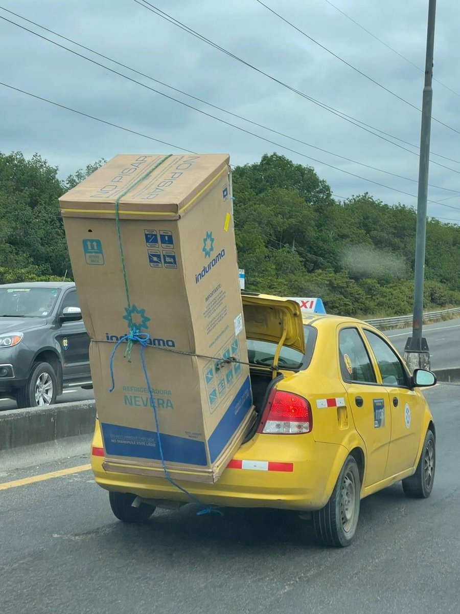 paultutiven's tweet photo. Taxista así circulaba por la Perimetral, Guayaquil. @teleamazonasec https://t.co/G04ZWTcs9n