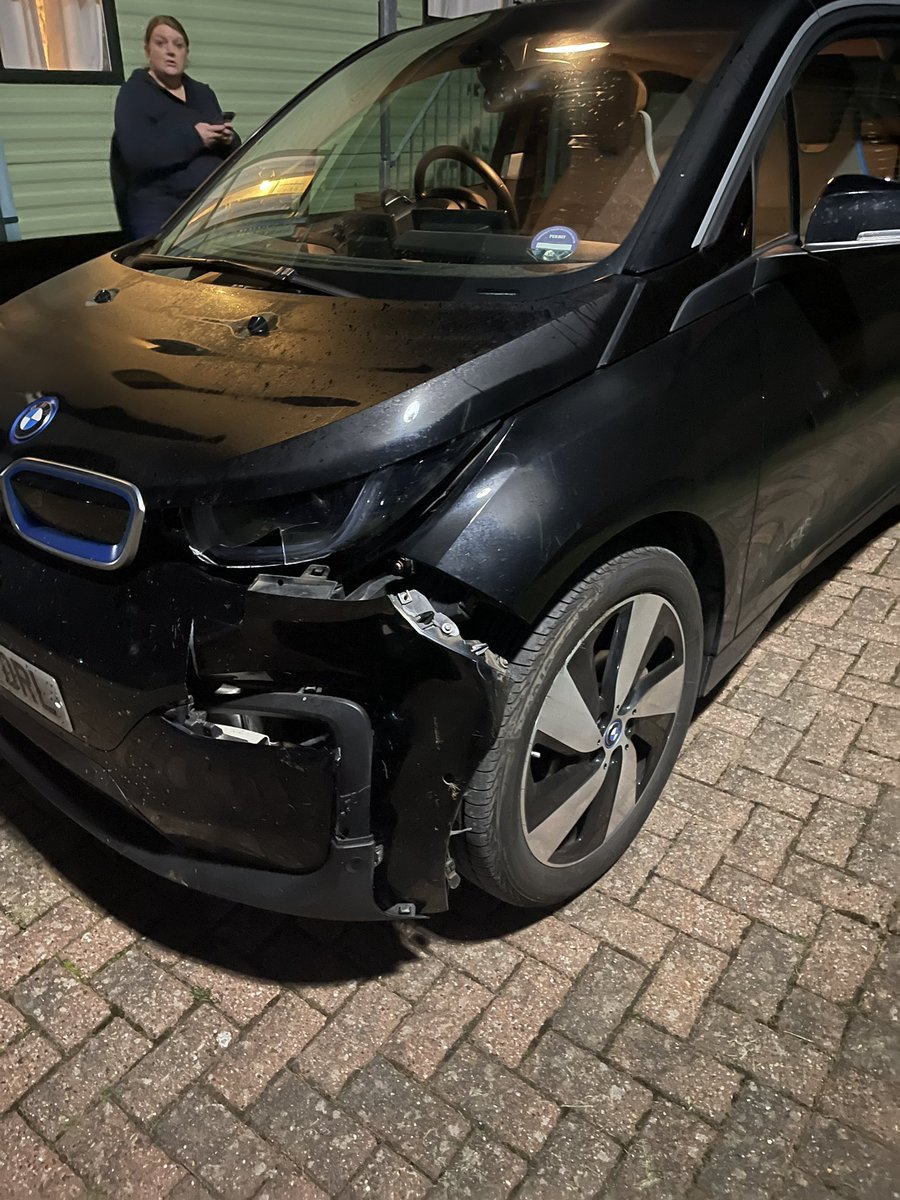 EVtechguy's tweet photo. What happens when a deer runs out in front of you when doing 50mph in an i3? https://t.co/PHsNaU9q4r