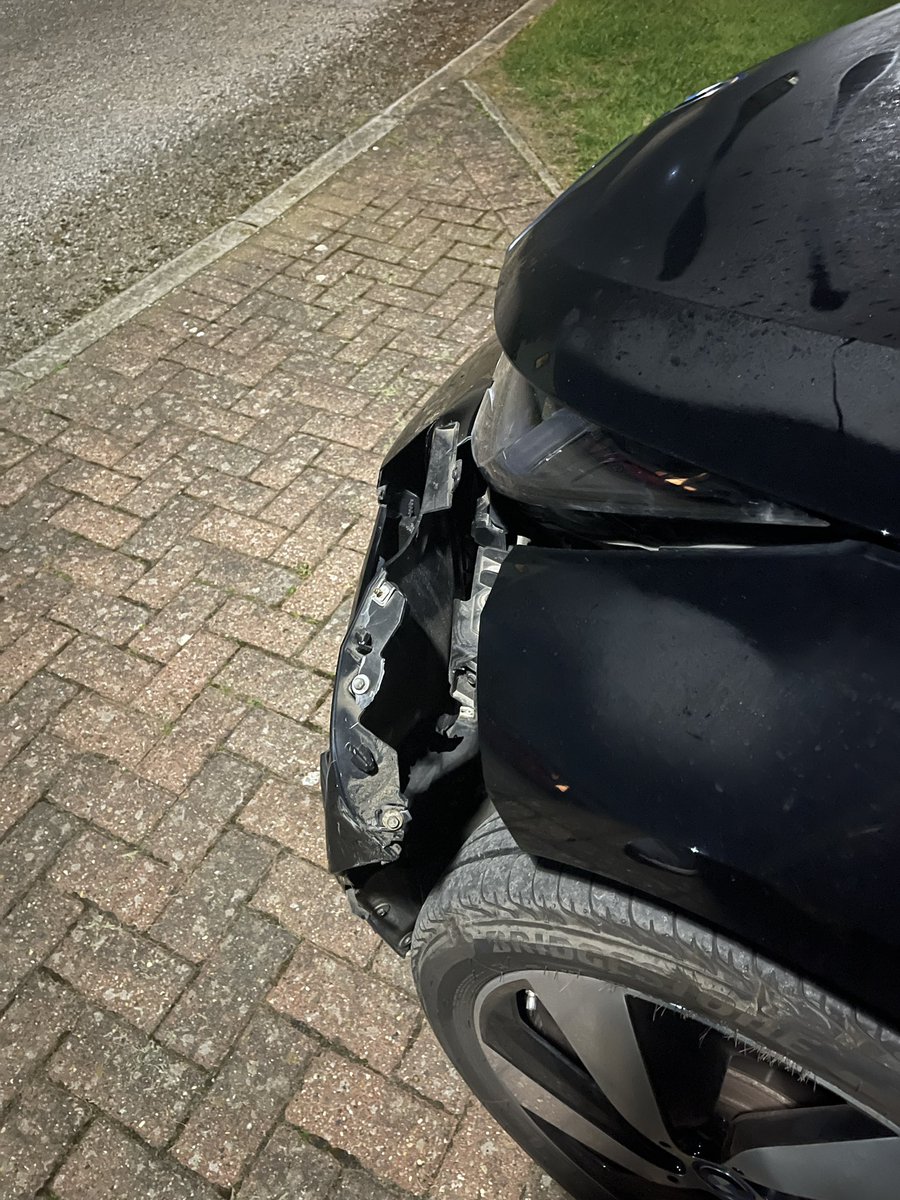 EVtechguy's tweet photo. What happens when a deer runs out in front of you when doing 50mph in an i3? https://t.co/PHsNaU9q4r