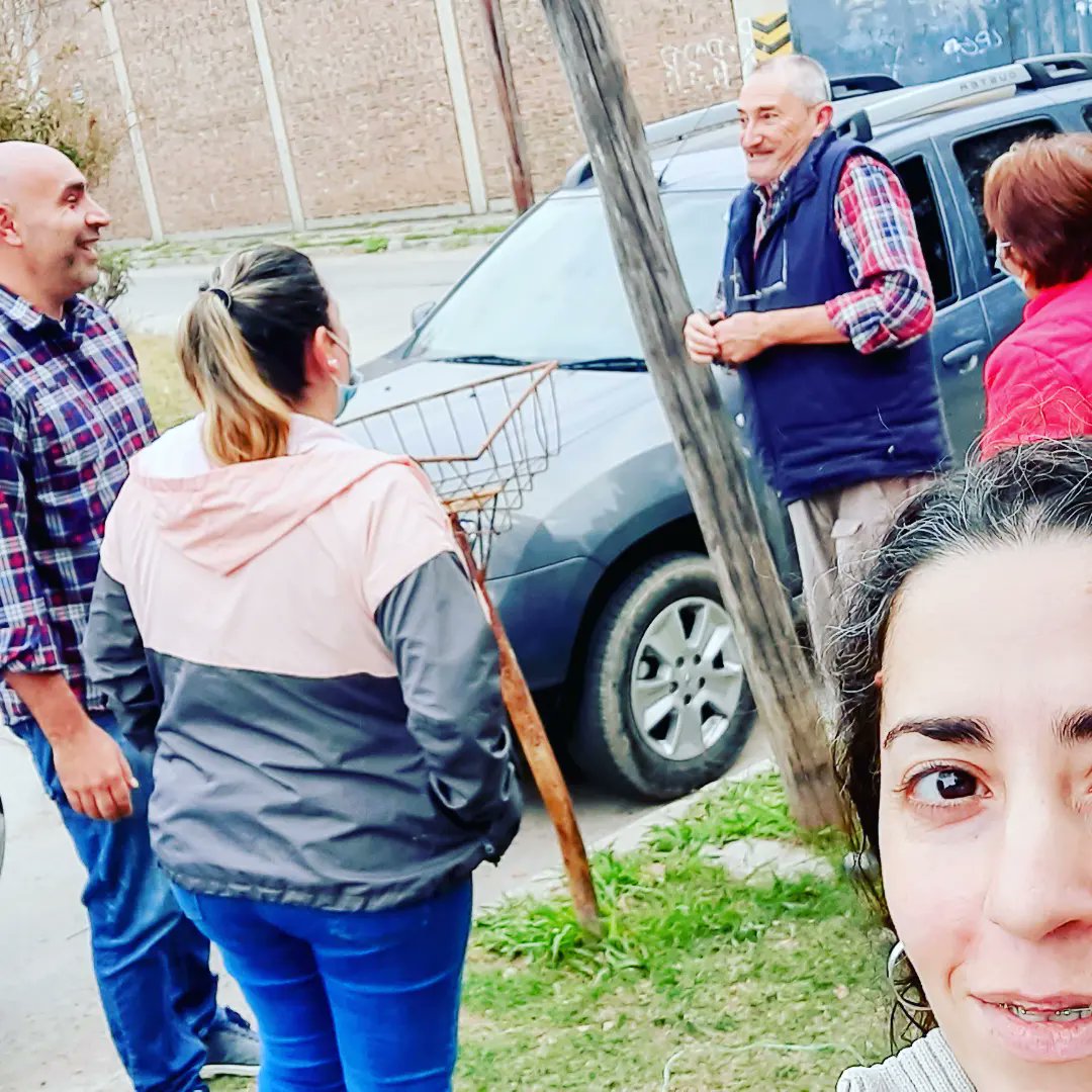 LucasSamame's tweet photo. Otro manjar para mimar a más de cuarenta abuelitos y abuelitas.
El menú? Alitas de pollo con guarnición de ensalada rusa o un rico arrocito.
El Delivery Solidario continua a paso firme gracias a muchas buenas voluntades.
#Sumate #Empatia #DeliverySolidario https://t.co/Bp7tLlvYEX