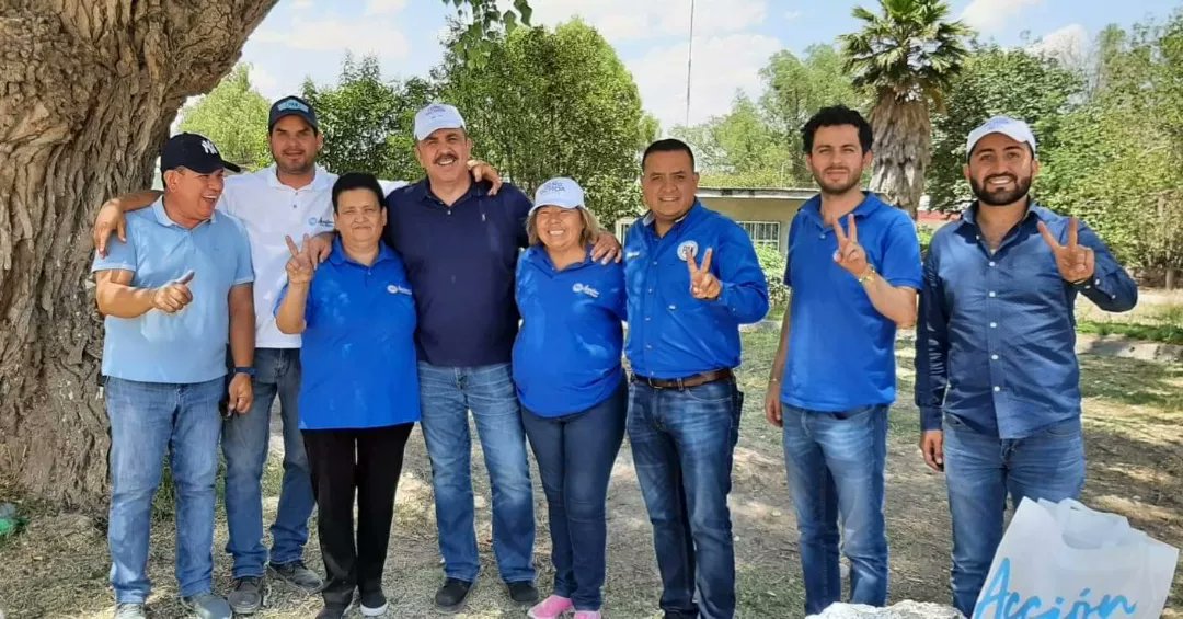 cdmpan_dgo's tweet photo. ✅Cada día somos más los convencidos de la alianza #VaXDurango 🔵🔴🟡 en recorrido por la zona rural, llévamos el mensaje de nuestros candidatos @EVillegasV #Gobernador y de @josejoseantonio #Presidente
Vamos a #DefenderDurango #ConTrabajoyValor
#OrgulloXDurango https://t.co/FpW9rUGaOx