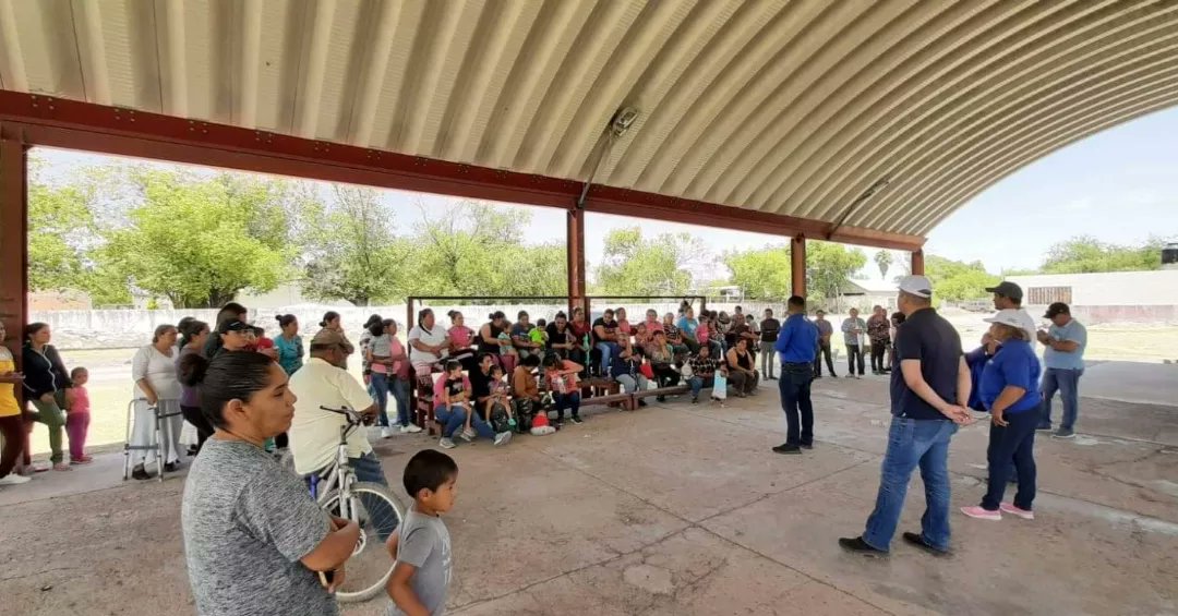 cdmpan_dgo's tweet photo. ✅Cada día somos más los convencidos de la alianza #VaXDurango 🔵🔴🟡 en recorrido por la zona rural, llévamos el mensaje de nuestros candidatos @EVillegasV #Gobernador y de @josejoseantonio #Presidente
Vamos a #DefenderDurango #ConTrabajoyValor
#OrgulloXDurango https://t.co/FpW9rUGaOx