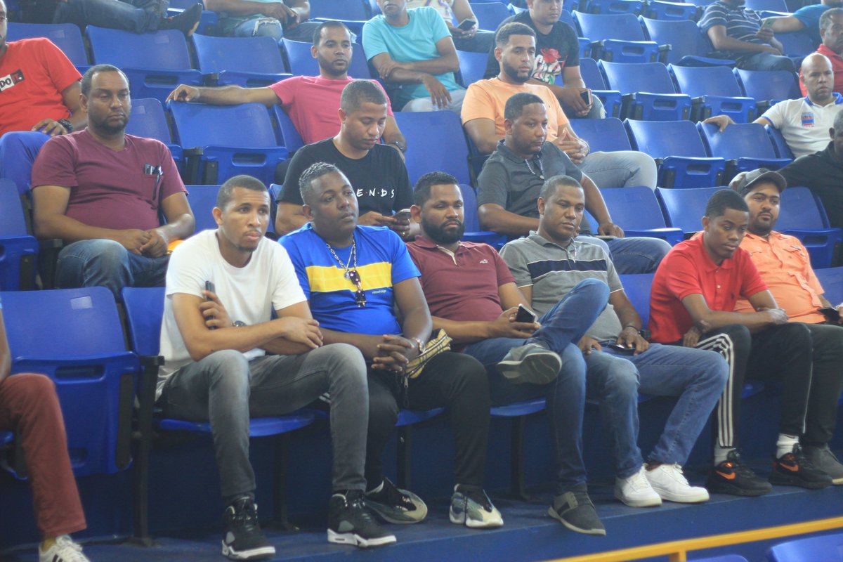 FedombalRD's tweet photo. 📸Galería de imágenes de la prórroga de nuestra “Reválida, Actualización y Renovación De Carnet Para Entrenadores” #VamosDOM🏀🇩🇴 #Codebal #Entrenadores https://t.co/W7CAcay6WV