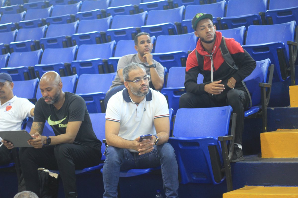 FedombalRD's tweet photo. 📸Galería de imágenes de la prórroga de nuestra “Reválida, Actualización y Renovación De Carnet Para Entrenadores” #VamosDOM🏀🇩🇴 #Codebal #Entrenadores https://t.co/W7CAcay6WV