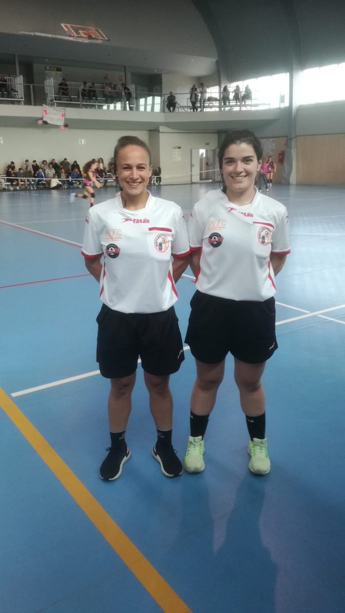 ctacantabria's tweet photo. 🏆 Sector Infantil Femenino 🤾‍♀️
⠀
Segundo día en el pabellón Salesport Colegio Salesianos en los que hemos disfrutado de varios encuentros. https://t.co/JvIMWy5jMU