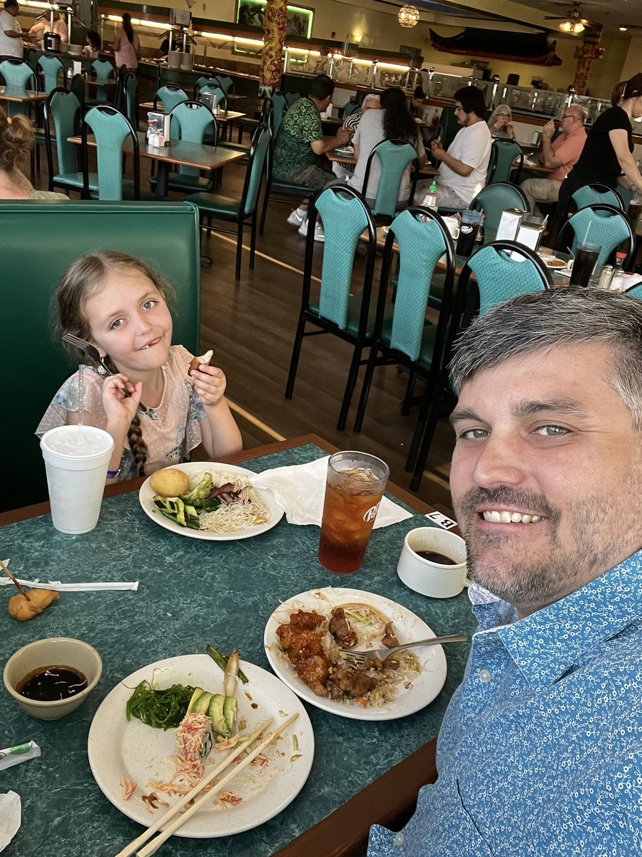 Tuck015's tweet photo. Date night with my daughter. These are special days! #chickenonastick https://t.co/Zz3KQaDuMF
