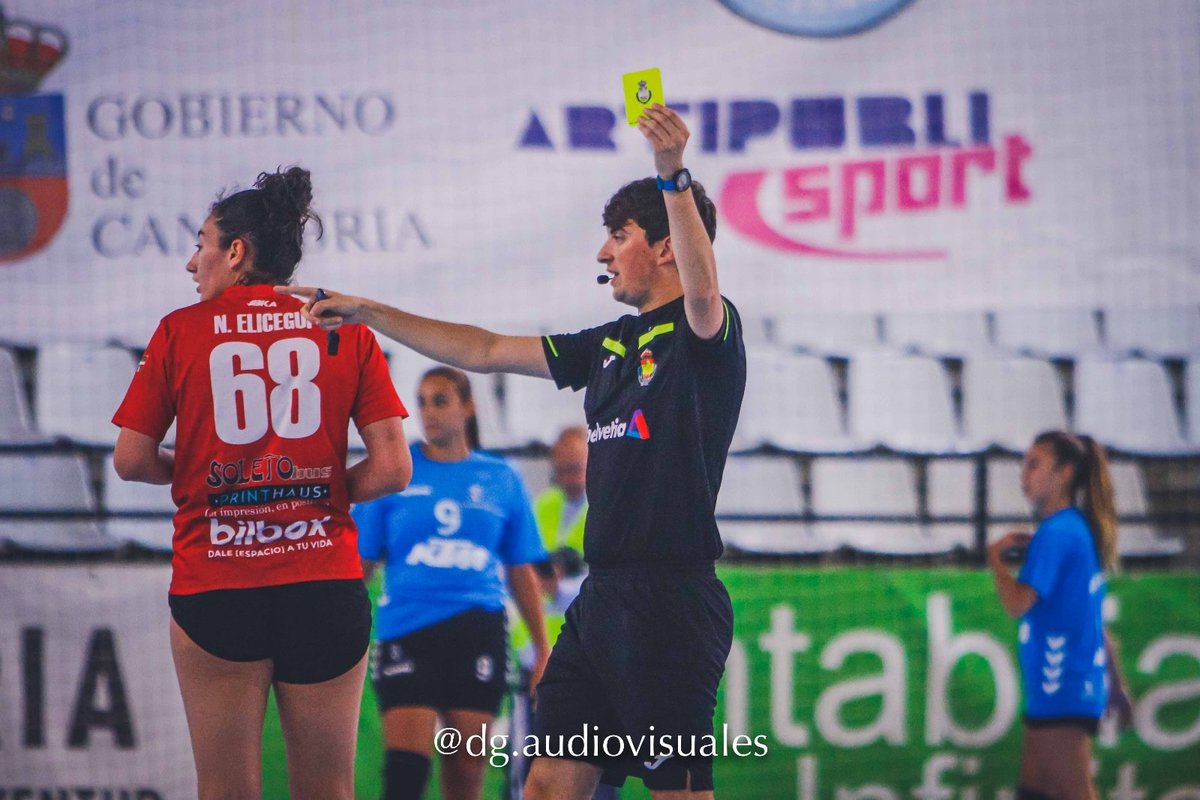 ctacantabria's tweet photo. 🏆 Sector Primera Nacional Femenina 🤾‍♀️
⠀
Nuestros compañeros @adrianallica  y @miguelcostaas  disfrutando del sector nacional en la Albericia. Acompañado de Pablo Ruiz como delegado federativo. 
⠀
📸 @AudiovisualesDG https://t.co/GEX7P0vbWb