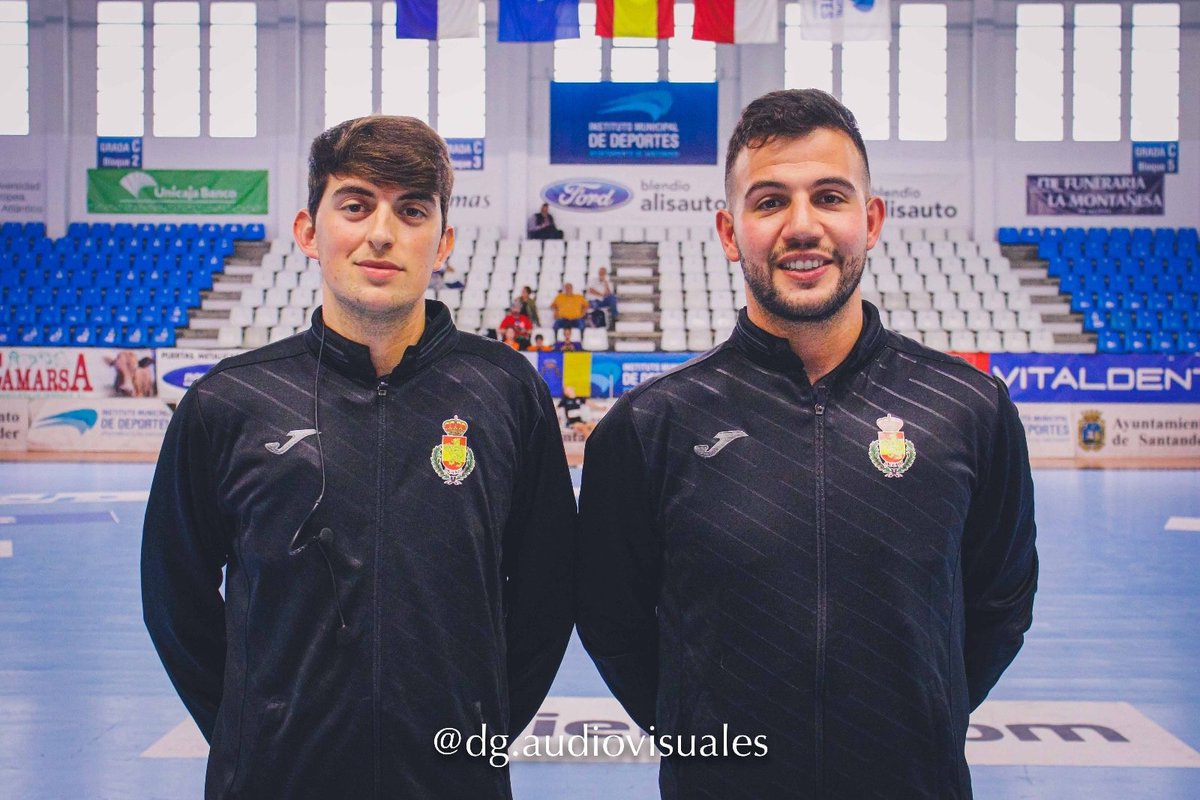 ctacantabria's tweet photo. 🏆 Sector Primera Nacional Femenina 🤾‍♀️
⠀
Nuestros compañeros @adrianallica  y @miguelcostaas  disfrutando del sector nacional en la Albericia. Acompañado de Pablo Ruiz como delegado federativo. 
⠀
📸 @AudiovisualesDG https://t.co/GEX7P0vbWb
