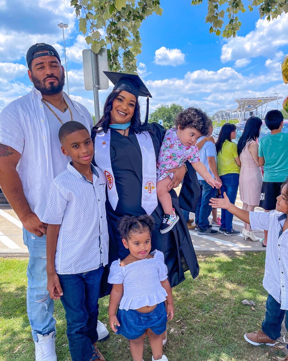 MrsNikkiFoster's tweet image. I finally earned my Masters &amp;amp; I can’t wait to show my students the pictures! They are so excited that I’m graduating with them! I hope that they never lose their love of learning &amp;amp; they continue learning new things daily. @Keeble_AISD #KeebleONEteam #WatchUsGrow #AldineForward