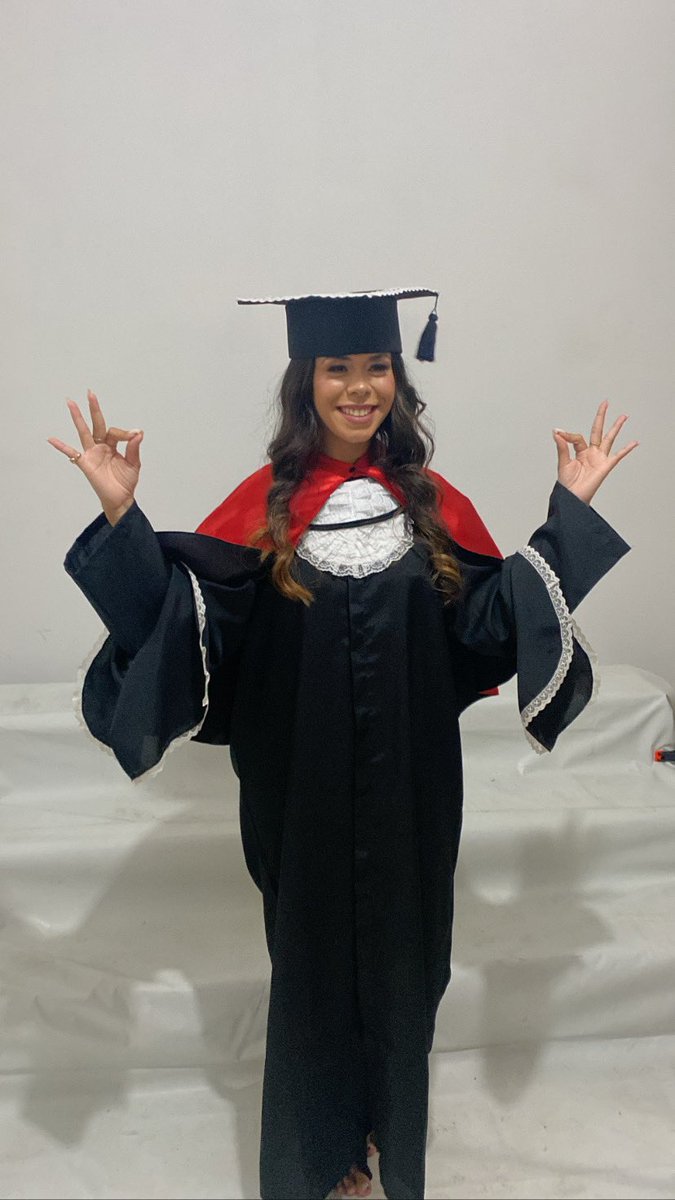 MaraisePereira's tweet photo. Inspira, respira e não PIRA! #toformando #felicidadequenaocabeemmim ✨🎓❤️🙏🏻 https://t.co/dpX0pzl050
