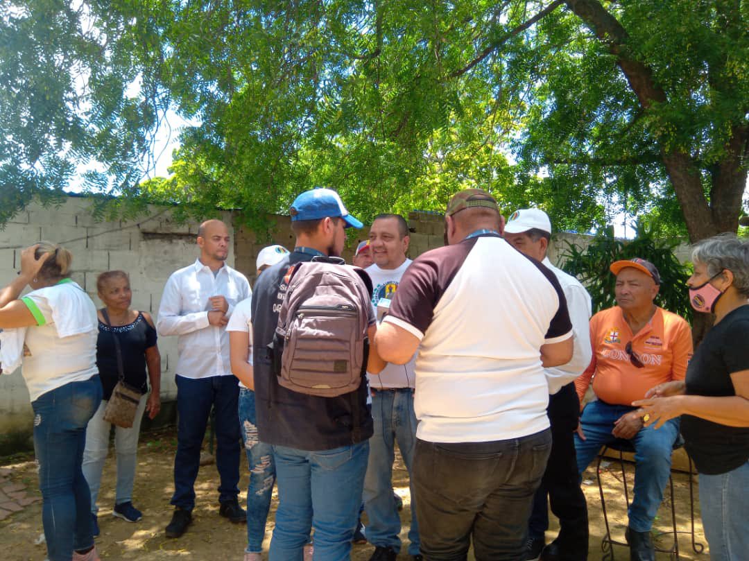 cleverlaraad's tweet photo. Hoy nuestra juventud salió a las casas del partido del pueblo #AccionDemocratica a inscribirse y recensarse por una Venezuela libre y los venezolanos, alcanzando para la jornada de este sábado 119.607 militantes, orgulloso de nuestra generación de relevo.
AD se crece!!! https://t.co/iifK5acDfu
