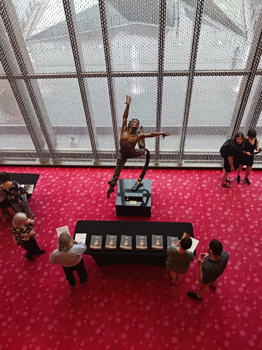 Bientôt prêt pour l'éblouissement des danseurs <a href="/guillaume__cote/">Guillaume Cote</a> et <a href="/GretaHodgkinson/">Greta Hodgkinson</a> au Théâtre  Maisonneuve de la <a href="/Place_des_Arts/">Place des Arts</a>