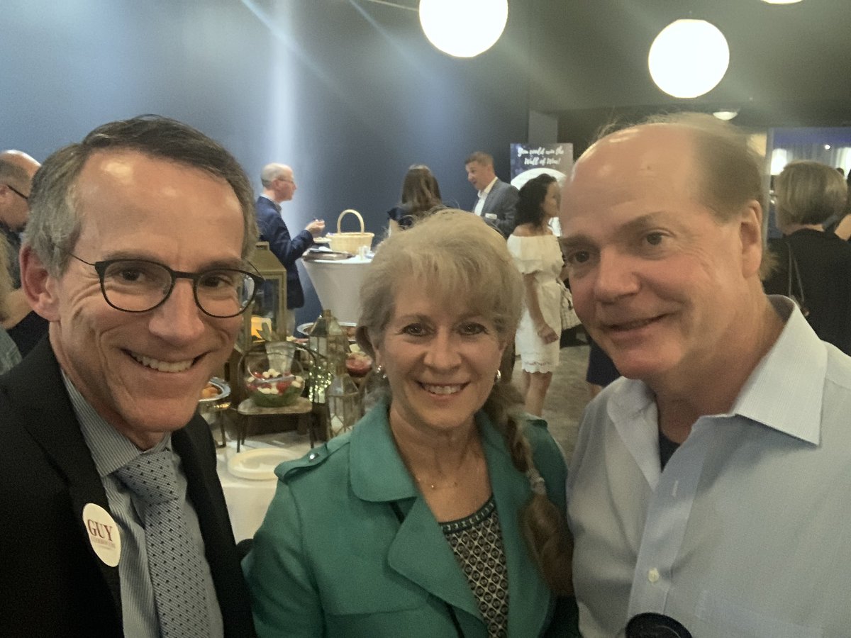 PhilaFreedomGuy's tweet photo. #WhereIsGUY greetings from #Wyomissing and a Blue&White event to support #WAEF —the school district’s education foundation supporting kids in need & creative programs to help #students succeed. Stop #5! (Now you know why I’ve been wearing Blue&White since 9AM!) 👩🏾🎓🧑🏻🎓👩🎓👏👍🇺🇸 https://t.co/ZQ4LUhvPSW