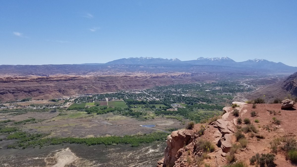 ErikHouseofhuge's tweet photo. Fantastic weekend in #moab with friends. #evolutionoffroad #dynatrac #PlayingInMyBackyard #Jeep https://t.co/4G02lzK9cZ