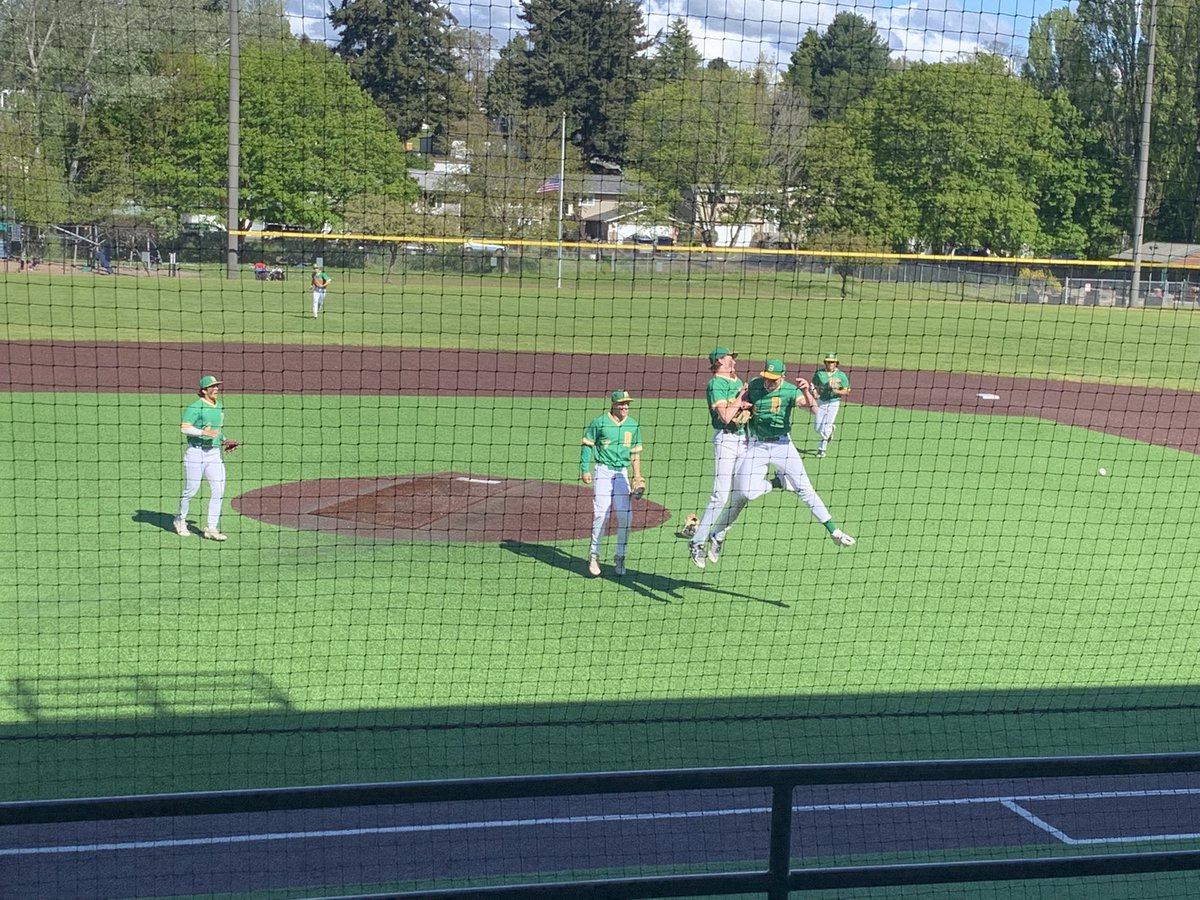 Ticket punched!
The Bears are headed State!

Final 
Bears - 2
Beavers - 1

Yeager ‘22 and Rican ‘22 with an RBI
Sabiers ‘22 pitches a complete game with 15Ks

Seedings for the tournament will be released Sunday afternoon.
Congratulations Bears!