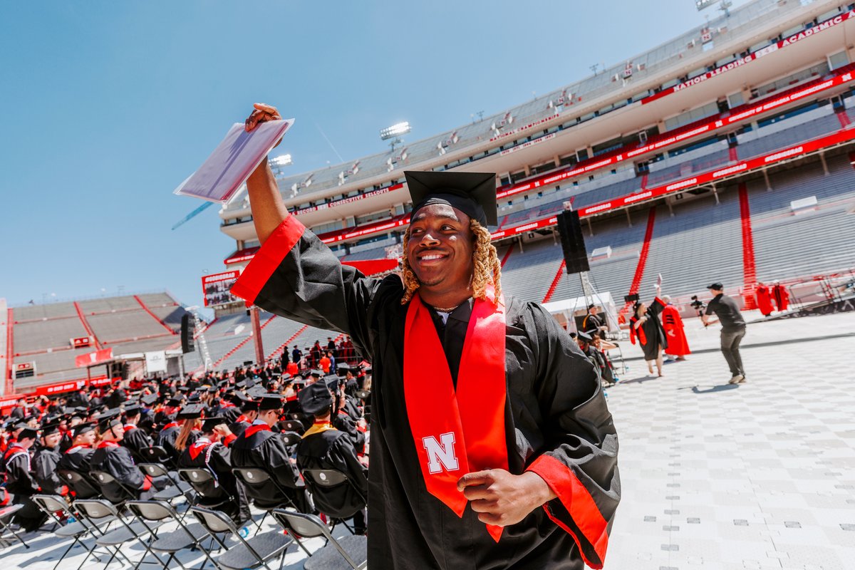 UNLincoln's tweet photo. 🥹 Proud 🥹

Congrats to our May '22 graduates! Excited to see all the great things you do as Husker alums. #GoBigGrad https://t.co/65AZ27jWzw