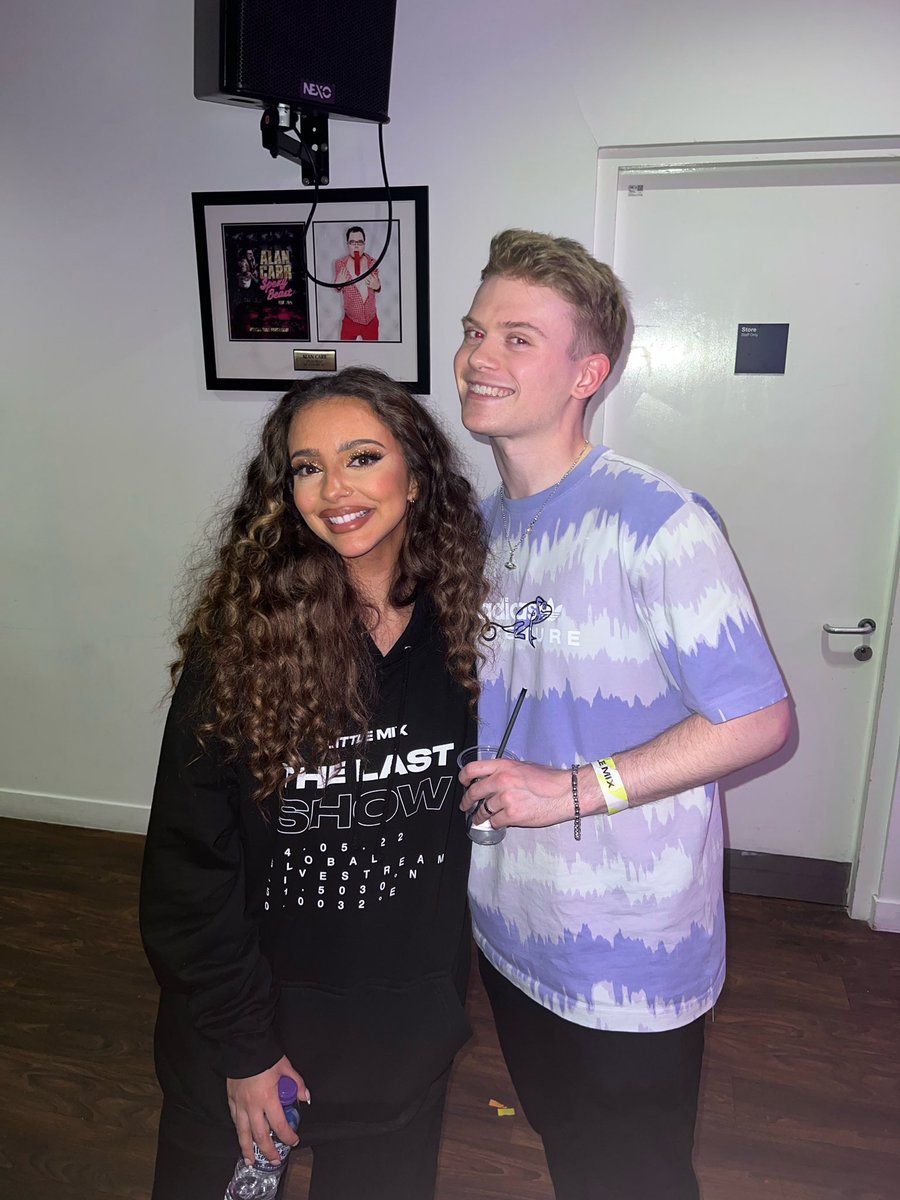 .@jadethirlwall with a fan backstage at the #ConfettiTourLondon last night.
