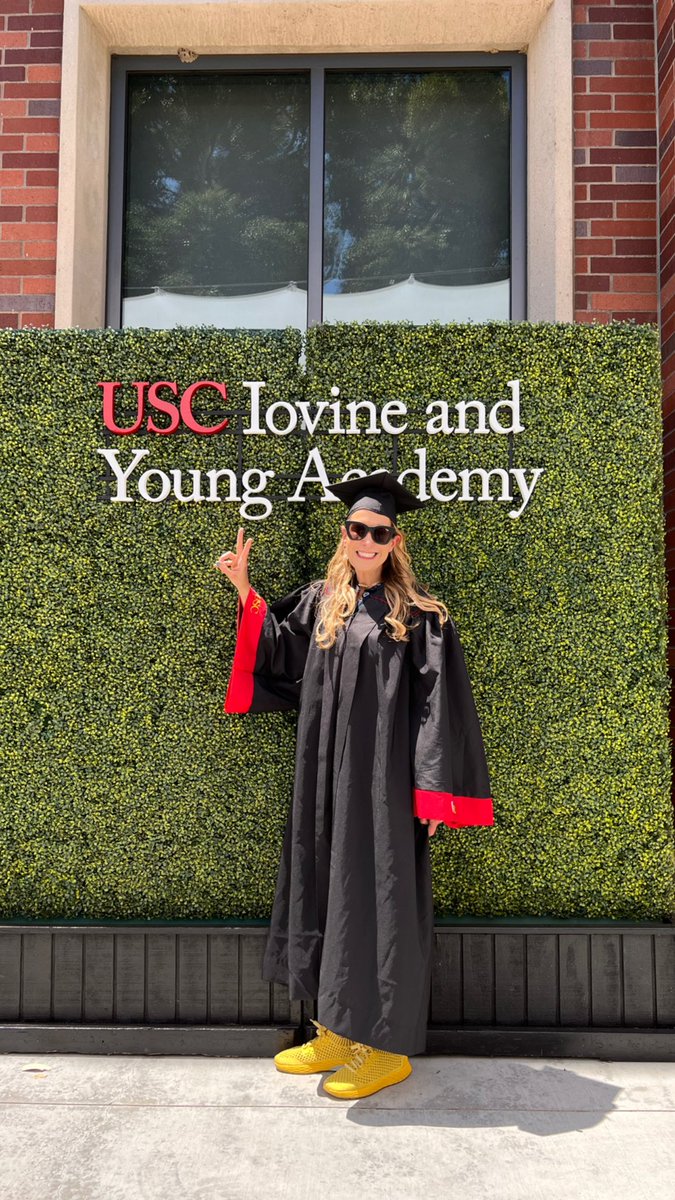 TinaSharkey's tweet photo. Proud to walk with my students &amp; all the grads from @USCIovineYoung . #FightOn &amp; continue to build, disrupt, &amp;  create the world you want to inhabit &amp; lead. https://t.co/M3N5jtJxfS