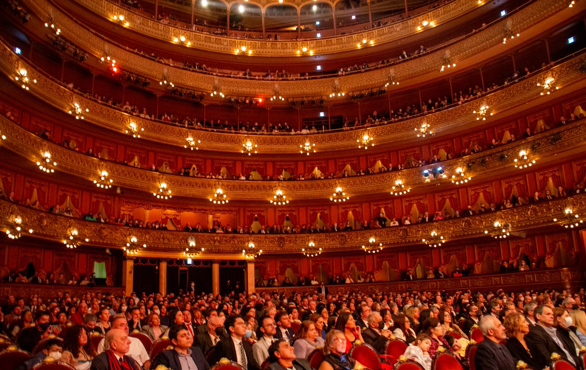 EmbajadaParArg's tweet photo. Histórica presentación de la Orquesta Sinfónica Nacional del Paraguay en el Teatro Colón de Buenos Aires congregó a más de 2000 personas 📯🪗 https://t.co/FBbBlFcxJ7