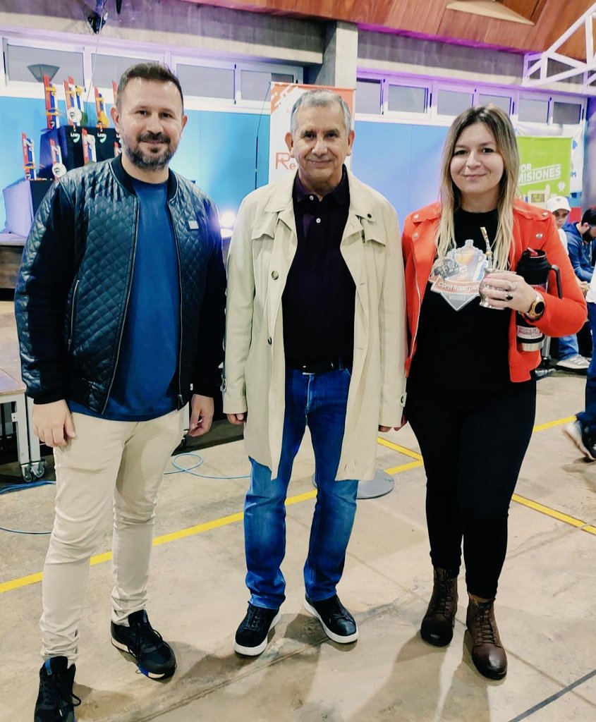 CGEMisiones's tweet photo. ✅️ El presidente del CGE @jalbertogalarza visitó hoy la 1ra. fecha de la Liga Nacional de Robótica que se inició en la @SecInnovacion y continuará con 17 encuentros interzonales en el resto del país hasta fin de año. https://t.co/5n9SViVen6
