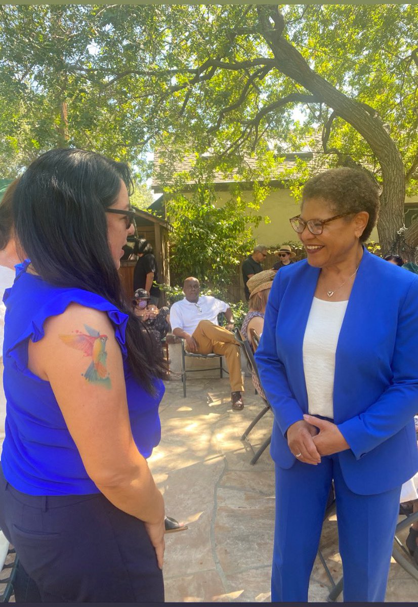Librarygal05's tweet photo. It was an honor to meet @KarenBassLA for #LAMayor She is the perfect candidate for our city, definitely has my vote! 🗳@EAPDLA 🇺🇸 https://t.co/DjWp8iF0cj
