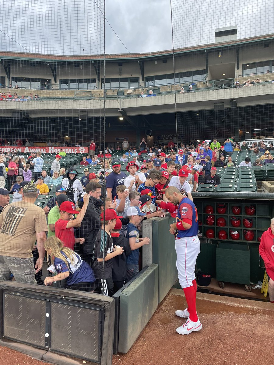LouisvilleBats's tweet photo. Fans are lining up to meet noted TikTok influencer, Joey Votto! https://t.co/I94dUae7ET