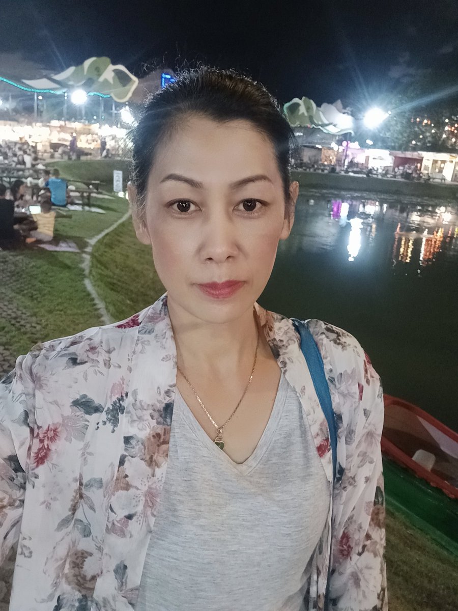 Pimnattaporn56's tweet photo. 👍👍ถนนบางสาย
บางครั้งต้องเดินคนเดียว
     มันอาจไม่ดีที่สุด ,,,"แต่มันสบายใจที่สุด" https://t.co/N4PjRxxjXs