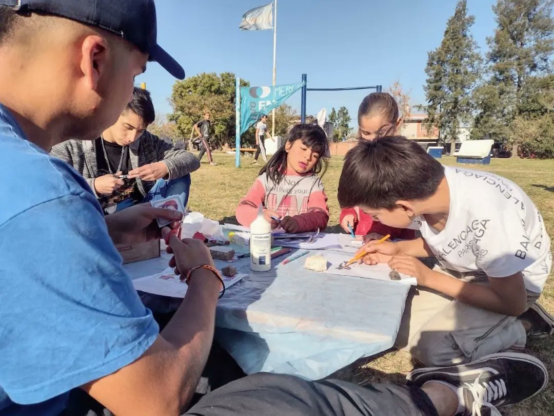 juvenemerlo's tweet photo. 💙 Merienda, juegos, deporte  y música para lxs niñxs de #AltosDeMerlo

✌️ Seguimos construyendo más #NuevoEncuentro.
¡Sumate vos también, te estamos esperando! 

#Juventudes #Merlo #NE #Todxs https://t.co/eaNLoIl7ik