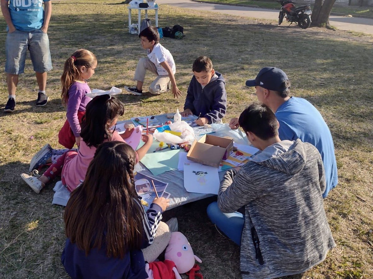 juvenemerlo's tweet photo. 💙 Merienda, juegos, deporte  y música para lxs niñxs de #AltosDeMerlo

✌️ Seguimos construyendo más #NuevoEncuentro.
¡Sumate vos también, te estamos esperando! 

#Juventudes #Merlo #NE #Todxs https://t.co/eaNLoIl7ik