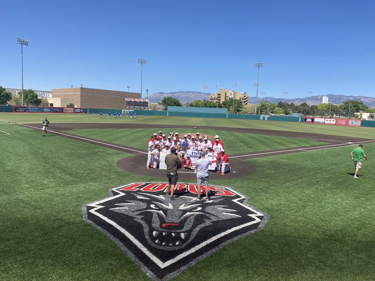 eunice_high's tweet photo. Your 2-A State Champions, Our Eunice Cardinals! We are all so very proud! #18 #CardinalStrong #bringinghometheblue https://t.co/fvj1rgnMhR