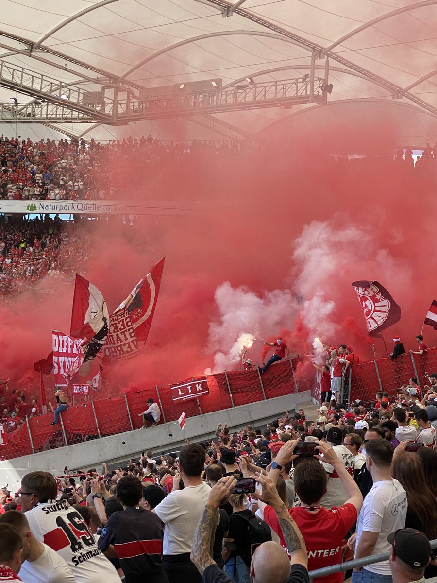 raphyy039's tweet photo. KLASSENERHALT!! Stark erkämpfter Sieg ⚪️🔴 https://t.co/DeJMqwRGrS