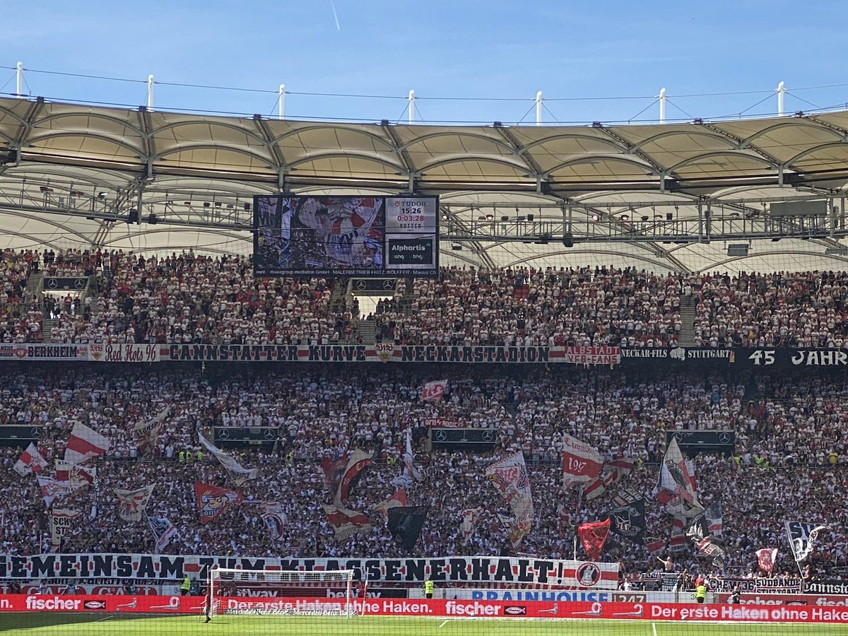 raphyy039's tweet photo. KLASSENERHALT!! Stark erkämpfter Sieg ⚪️🔴 https://t.co/DeJMqwRGrS