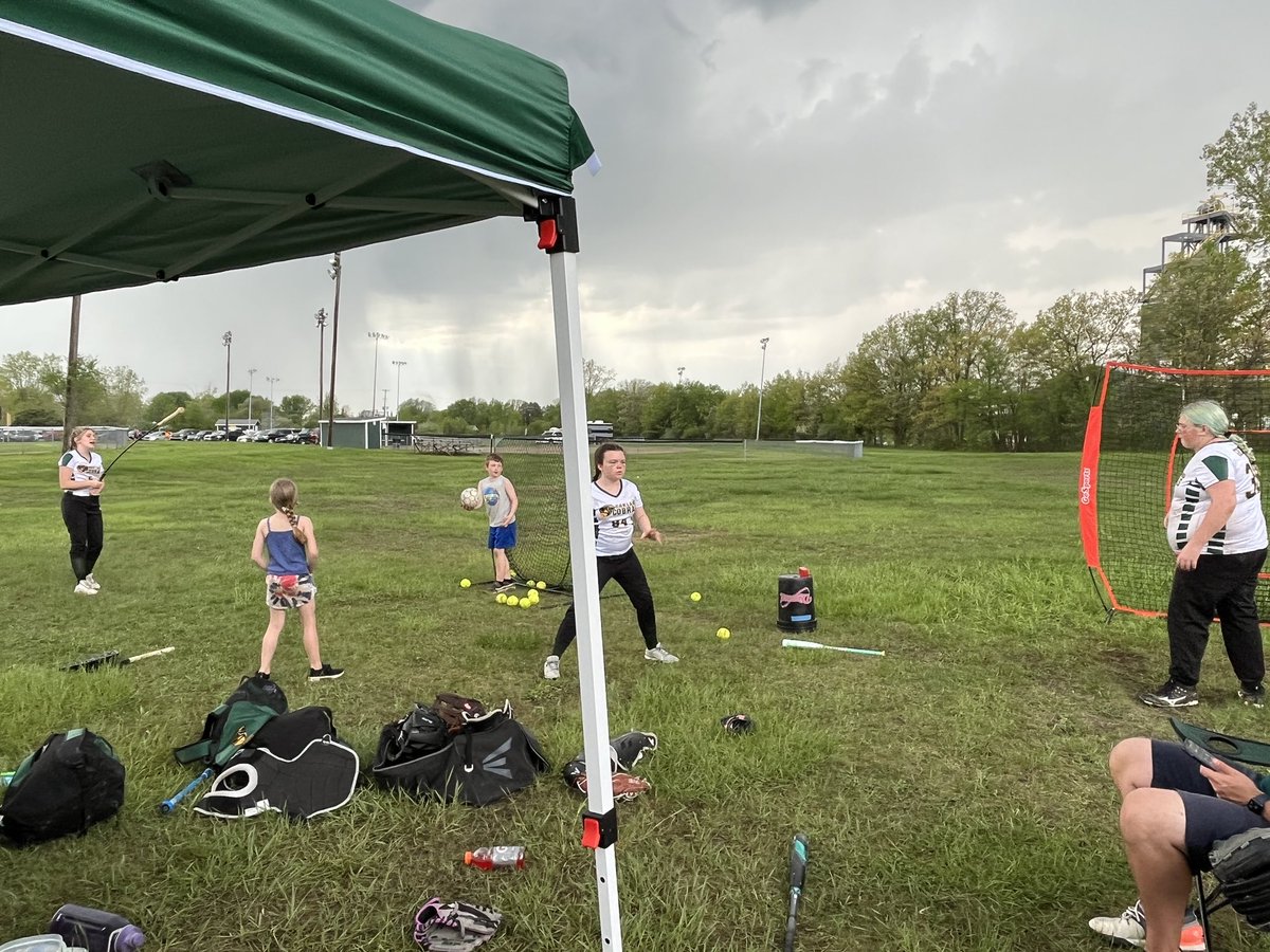 oaklandcobras's tweet photo. The 12 U team was rained out today in Owosso. Back at it tomorrow. https://t.co/HN9rGTBHAg