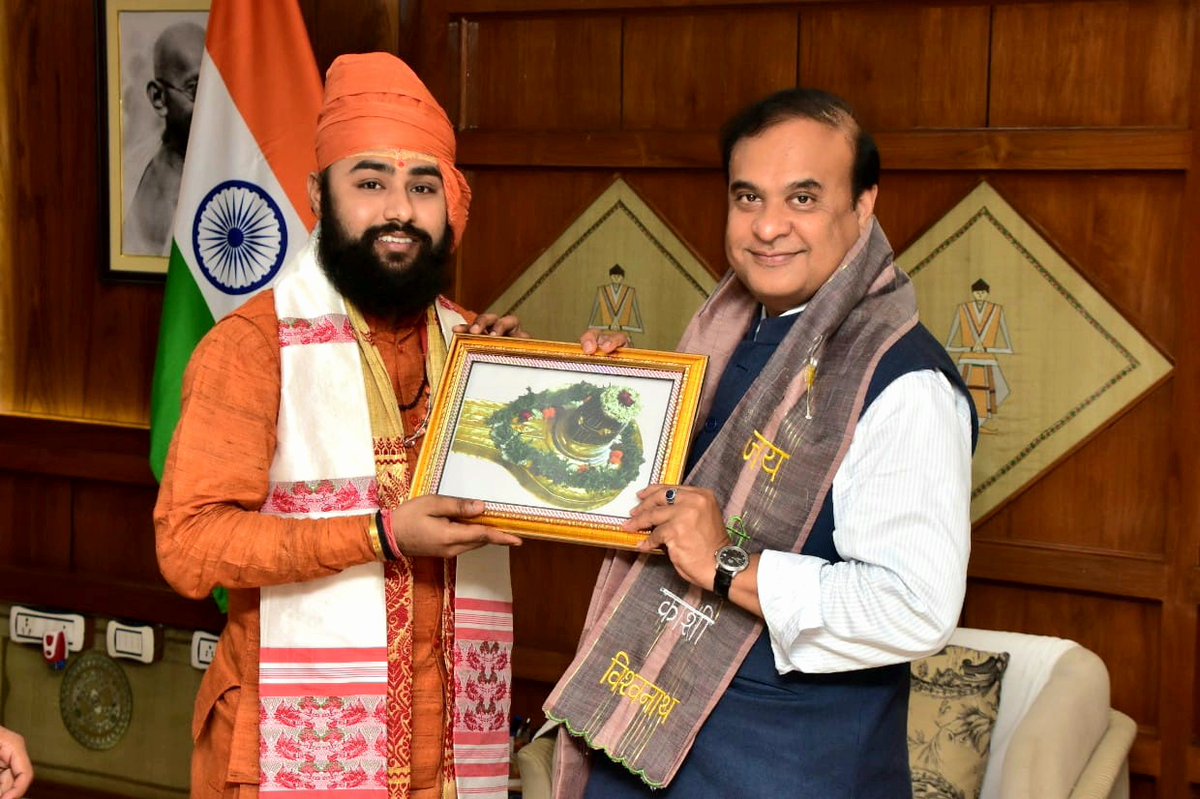 mahant_sumer's tweet photo. माँ भगवती के दिव्य तीर्थ क्षेत्र कामाख्या एवं गुवाहाटी प्रवास के दौरान असम के माननीय मुख्यमंत्री #HimantaBiswaSarma जी से मुलाकात कर कई माननीय मुख्यमंत्री जी से वार्तालाप हुए वा साथ ही माँ कामाख्या देवी माता की कृपा सदैव आप श्री जी पर बनी रहें वा आपका सर्वथा मंगलमय हो। https://t.co/n1MwImbRYN